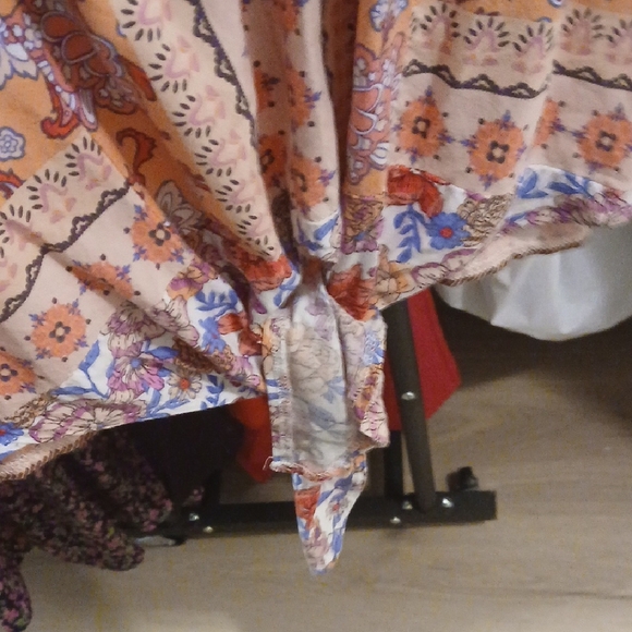 Boho Floral Blouse with Tie-Front - Picture 4 of 4